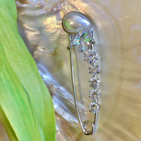 Silver Plated Brooch with tear drop pearl | Fashion Jewellery Outlet | Fashion Jewellery Outlet