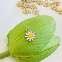 White Little Daisy Charms | Fashion Jewellery Outlet | Fashion Jewellery Outlet